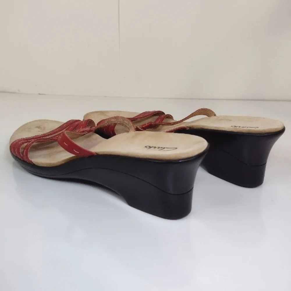 Clark's women's wedge strapy sandals size (10)M